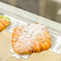 كروسان بادام