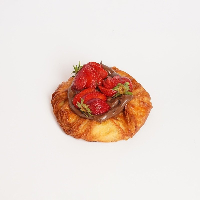 دنیش نوتلا و توت فرنگی